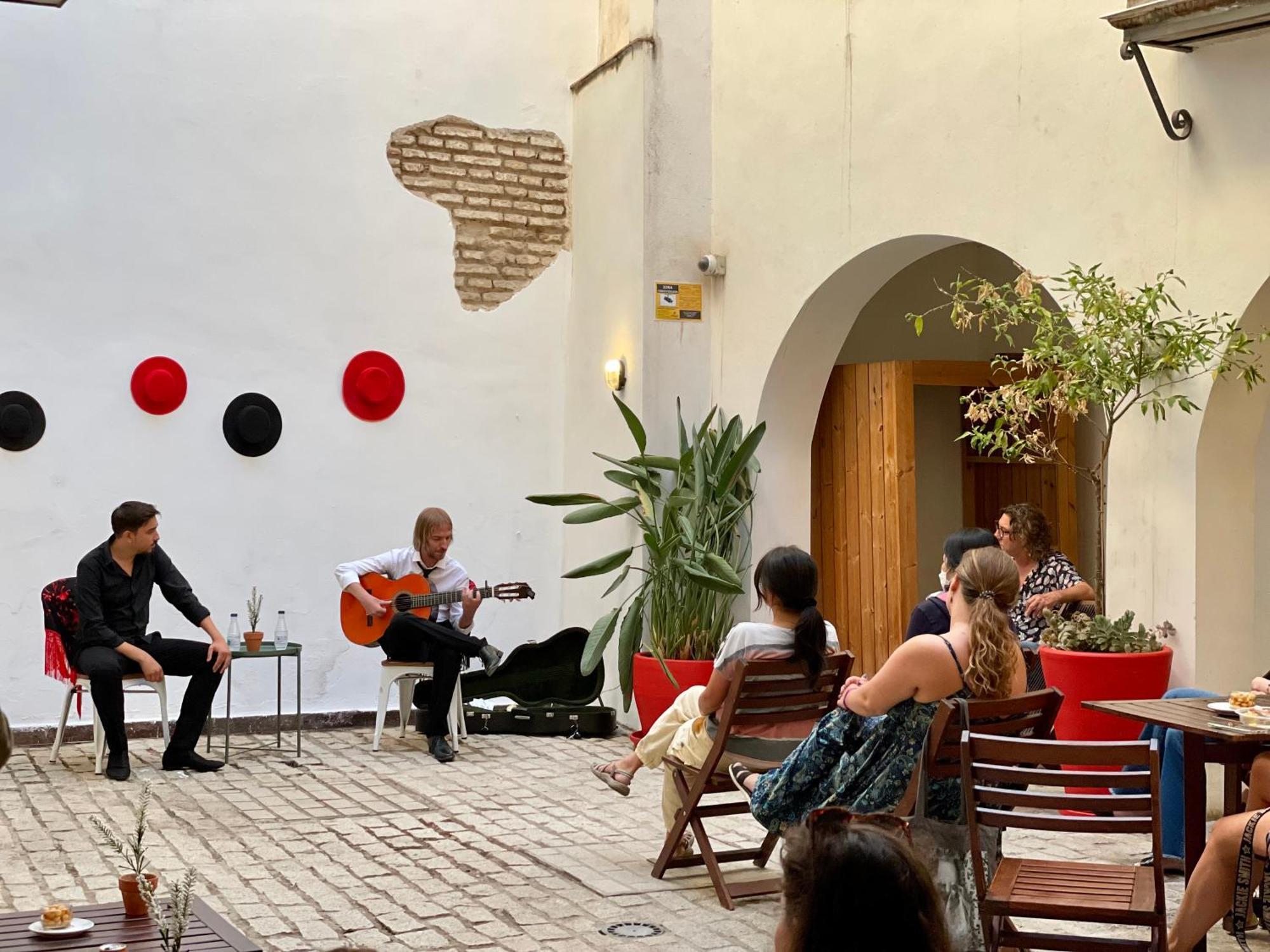 U-Sense For You Hostel Sevilla Exterior photo